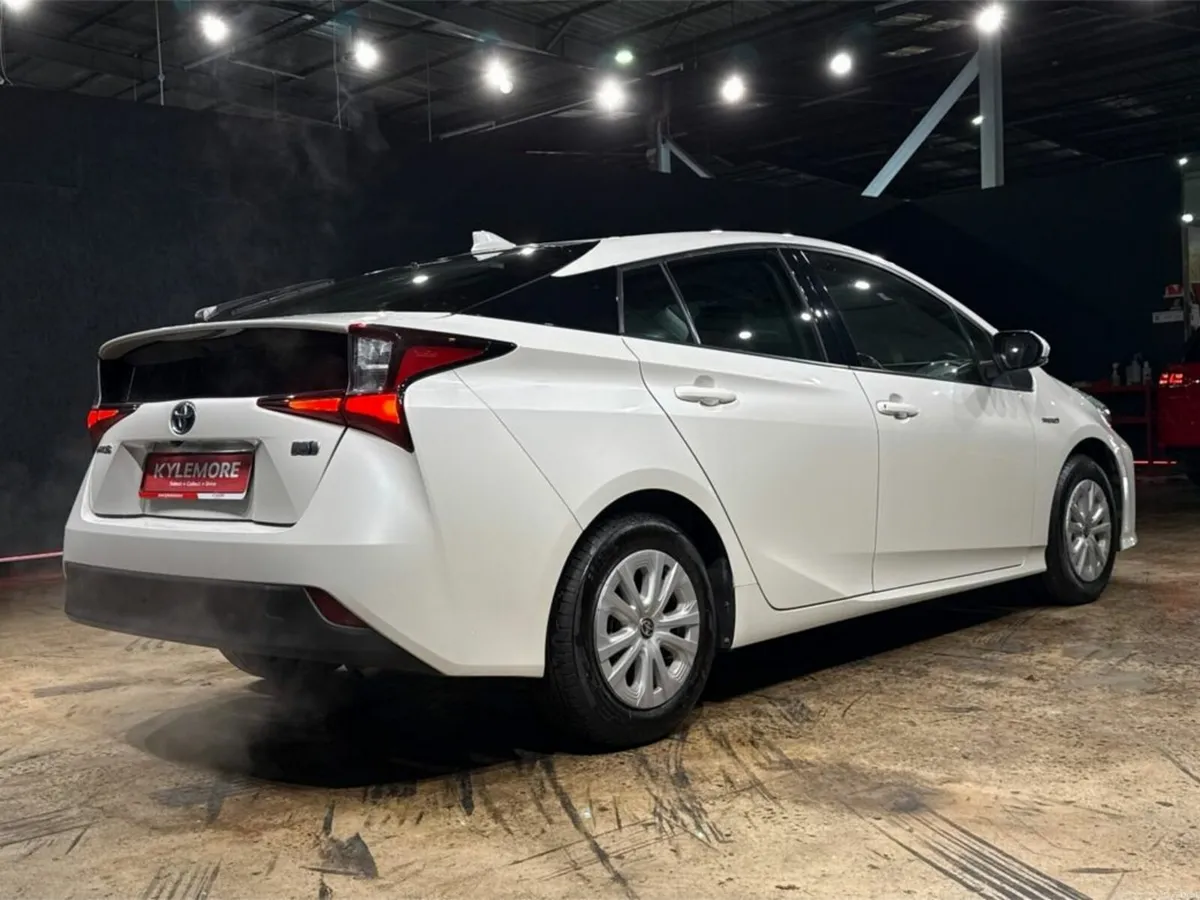 Toyota Prius 1.8 HYBRID - CRUISE CONTROL - MULTI F - Image 4