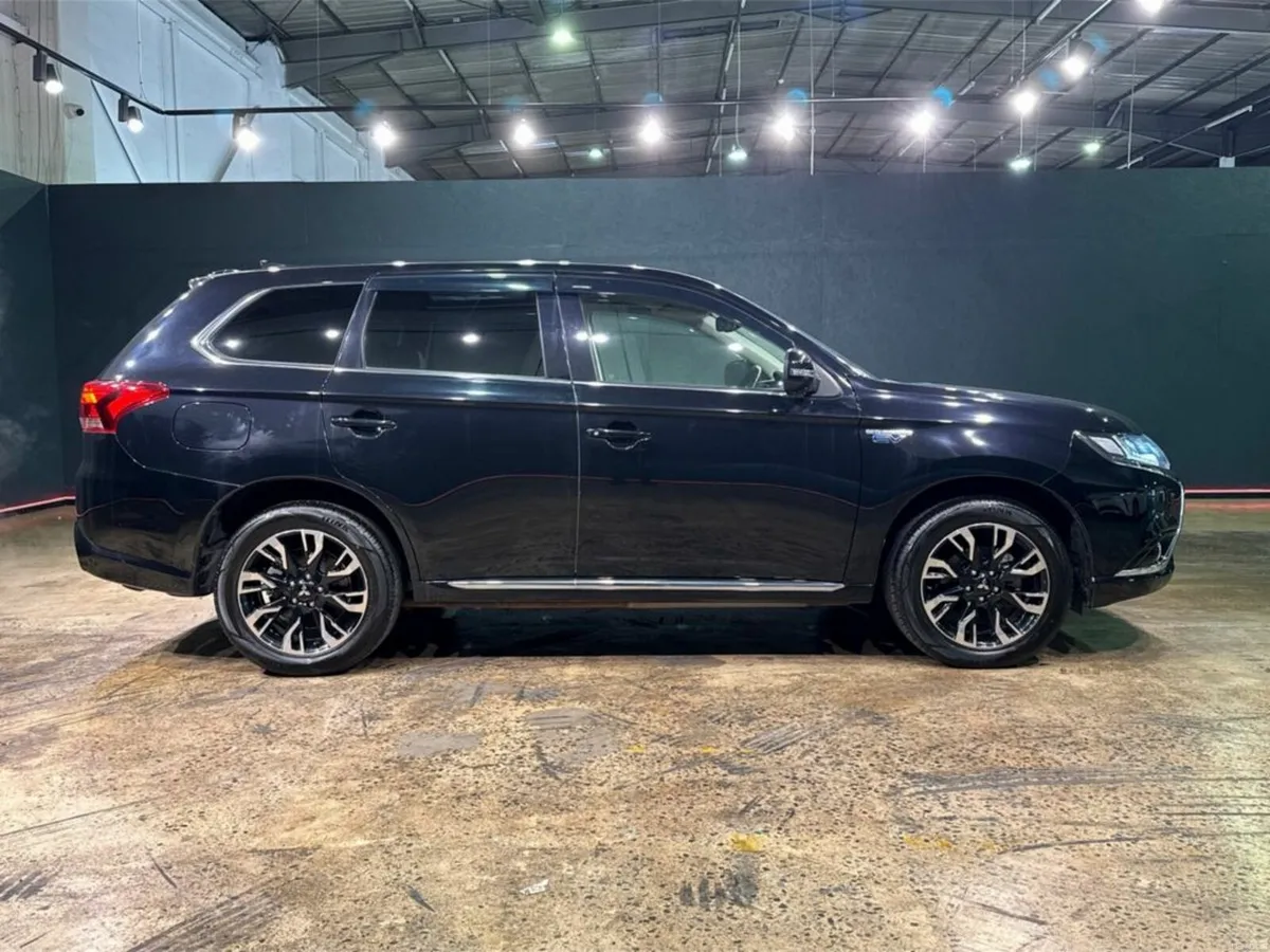 Mitsubishi Outlander 2.0 AUTOMATIC - ALLOY WHEELS - Image 3