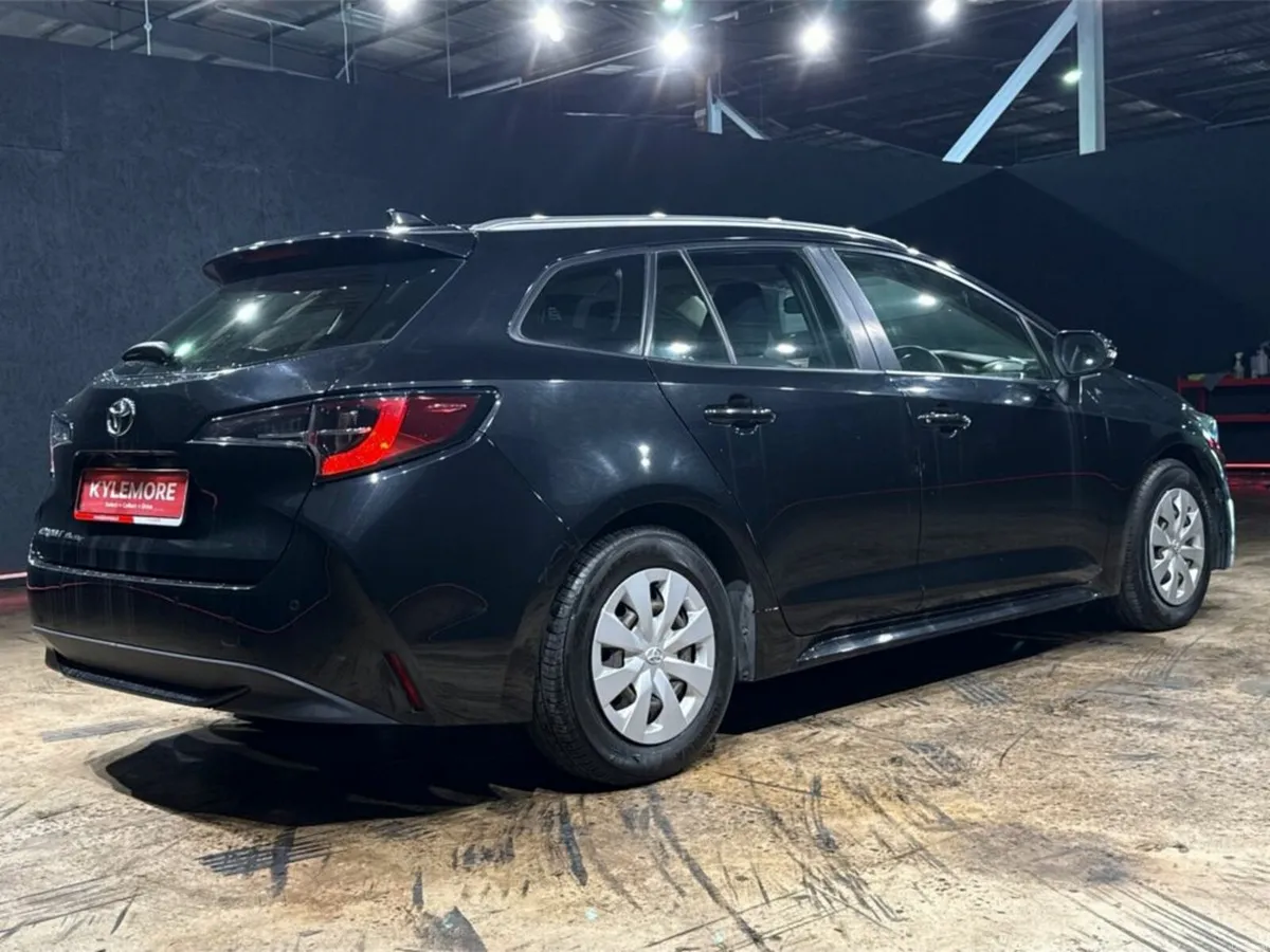 Toyota Corolla HYBRID 1.8L AUTOMATIC - Image 4