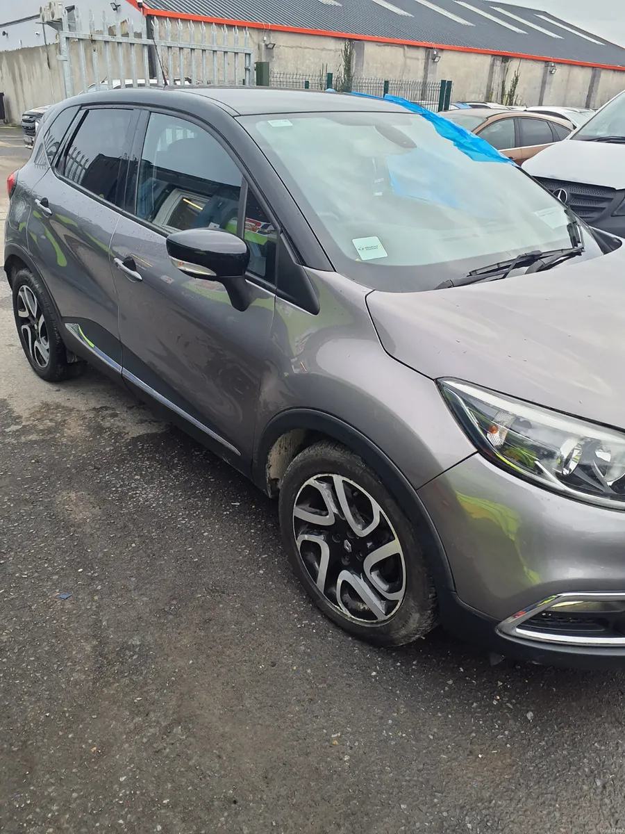 Renault Captur 2017 hi specification 1.5 dci - Image 2