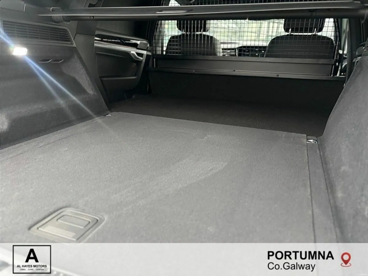 Volkswagen Touareg 2-SEATER COMMERCIAL AUTOMATIC R - Image 4