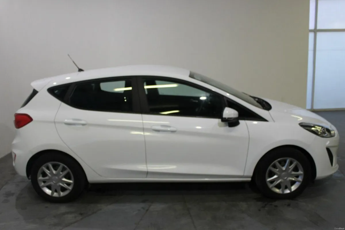 Ford Fiesta 1.1L Ti-VCT 70 PS Zetec - Image 3