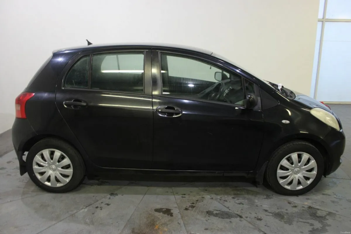 Toyota Yaris 1.0 VVT-i Terra NG - Image 4