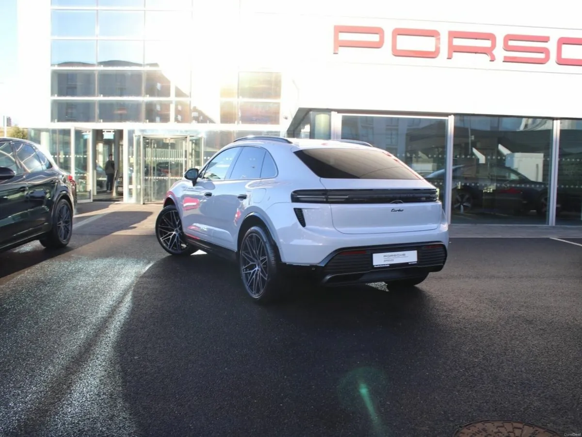 Porsche Macan Turbo - Image 2