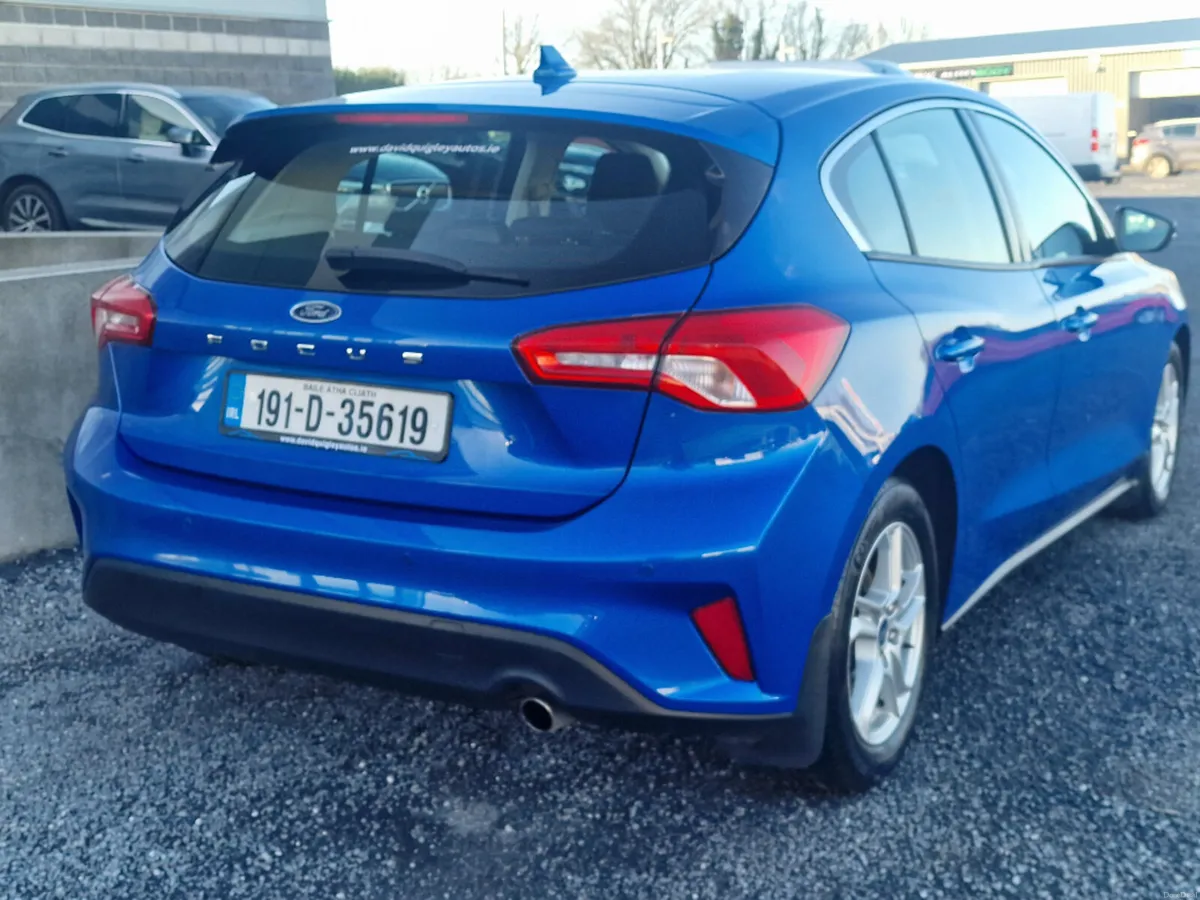 Ford Focus Zetec 5DR 1.5tdci 125PS 6SPD 4 - Image 3
