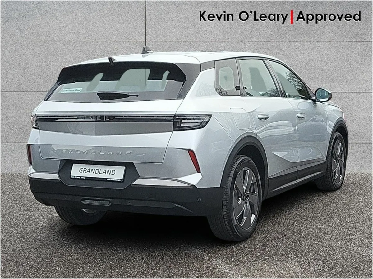 Opel Grandland Elegance Hybrid 136BHP - Image 3