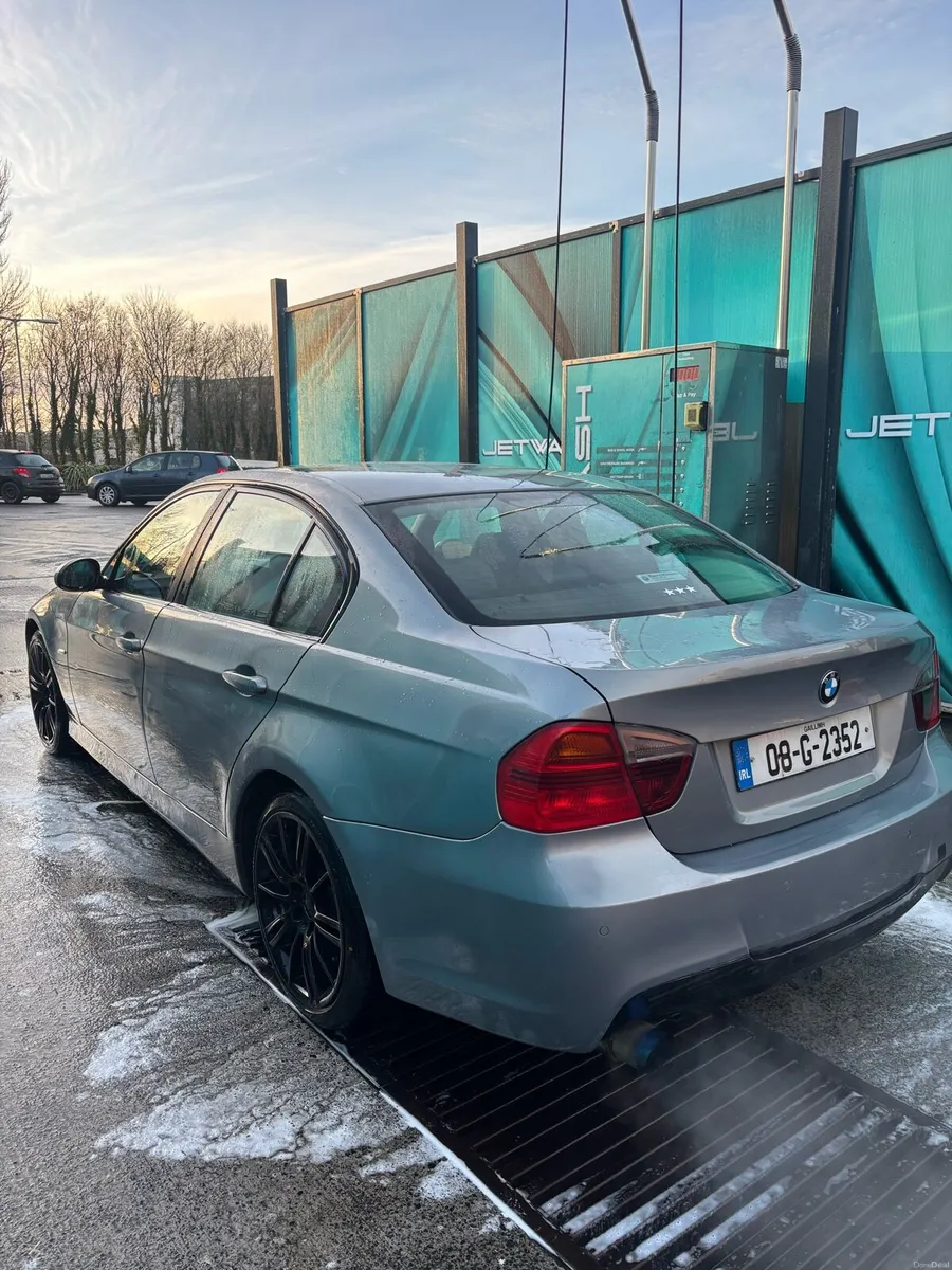 BMW E90 318i 2.0L - Image 1