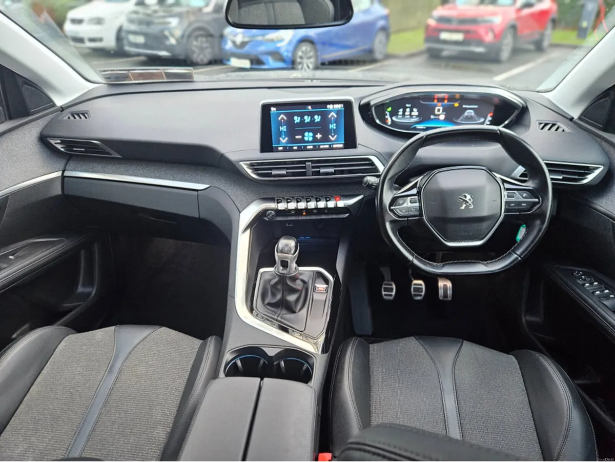 Peugeot 5008 ALLURE 1.5 BLUE HDI 7 SEATER - Image 2