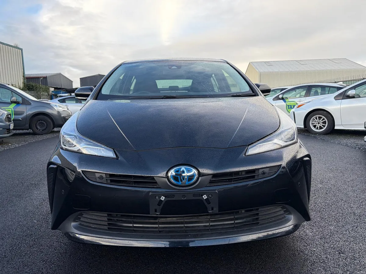 2022 Toyota Prius automatic hybird LOW MILEAGE - Image 4
