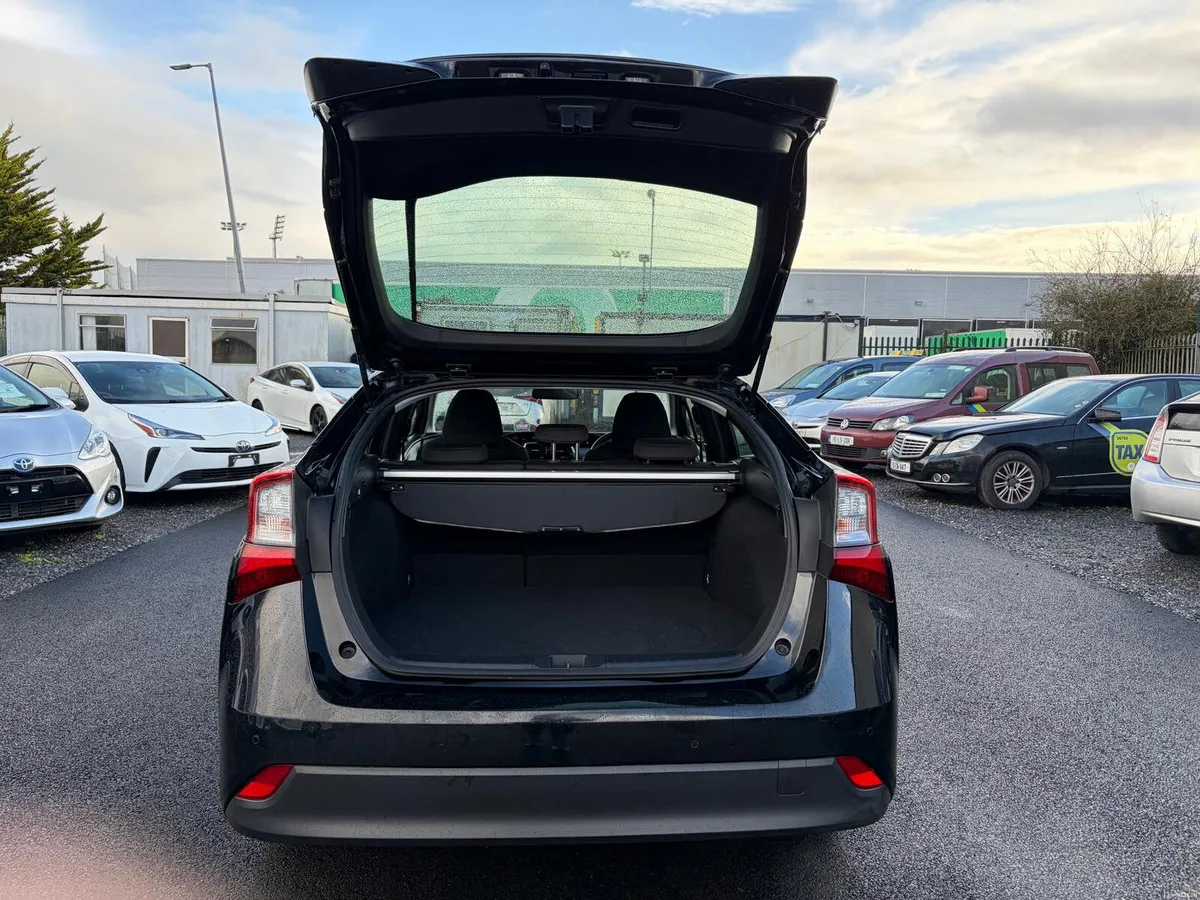 2022 Toyota Prius automatic hybird LOW MILEAGE - Image 2