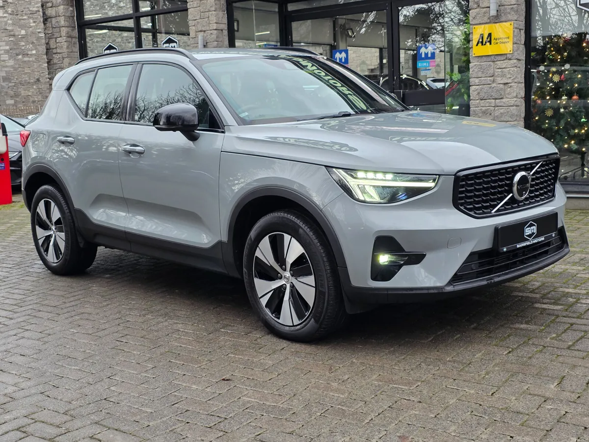 2023 VOLVO XC40 1.5 RECHARGE .RESERVED. - Image 3