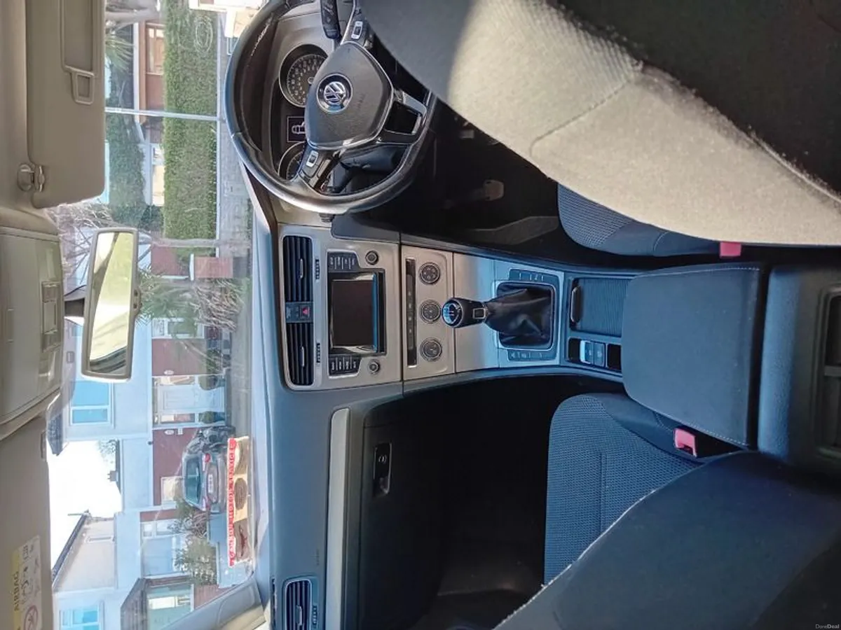 2014 Volkswagen Golf - Image 2