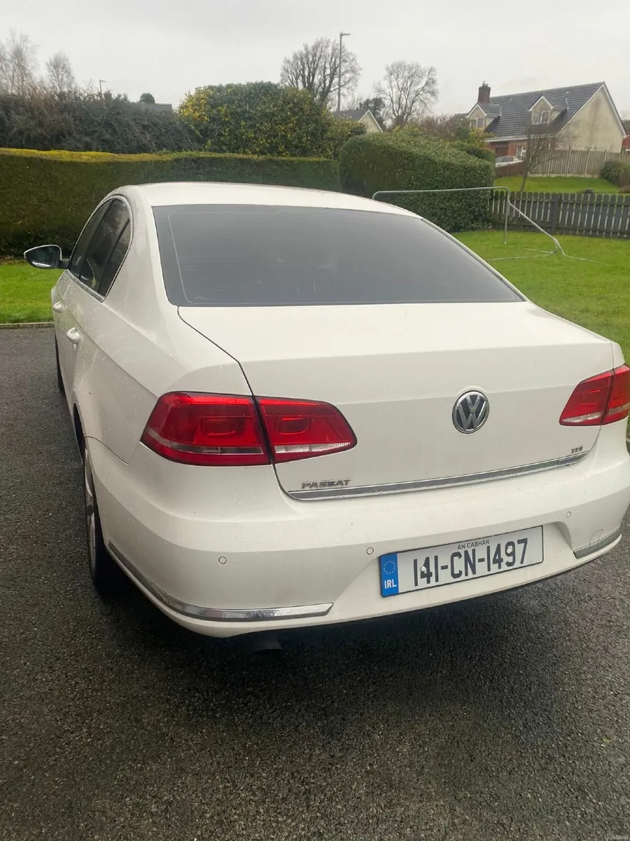 Volkswagen Passat 2014 - Image 2