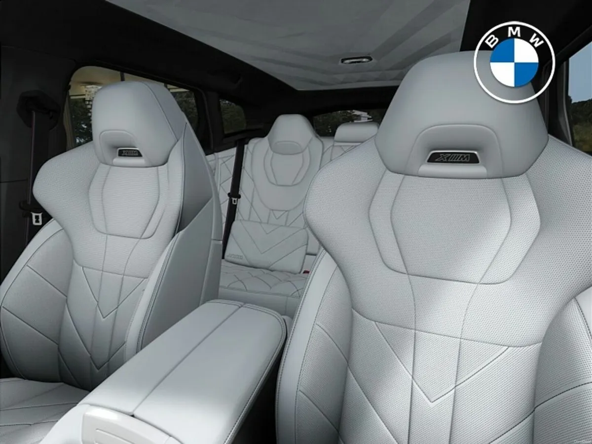 BMW XM 50e - Image 4