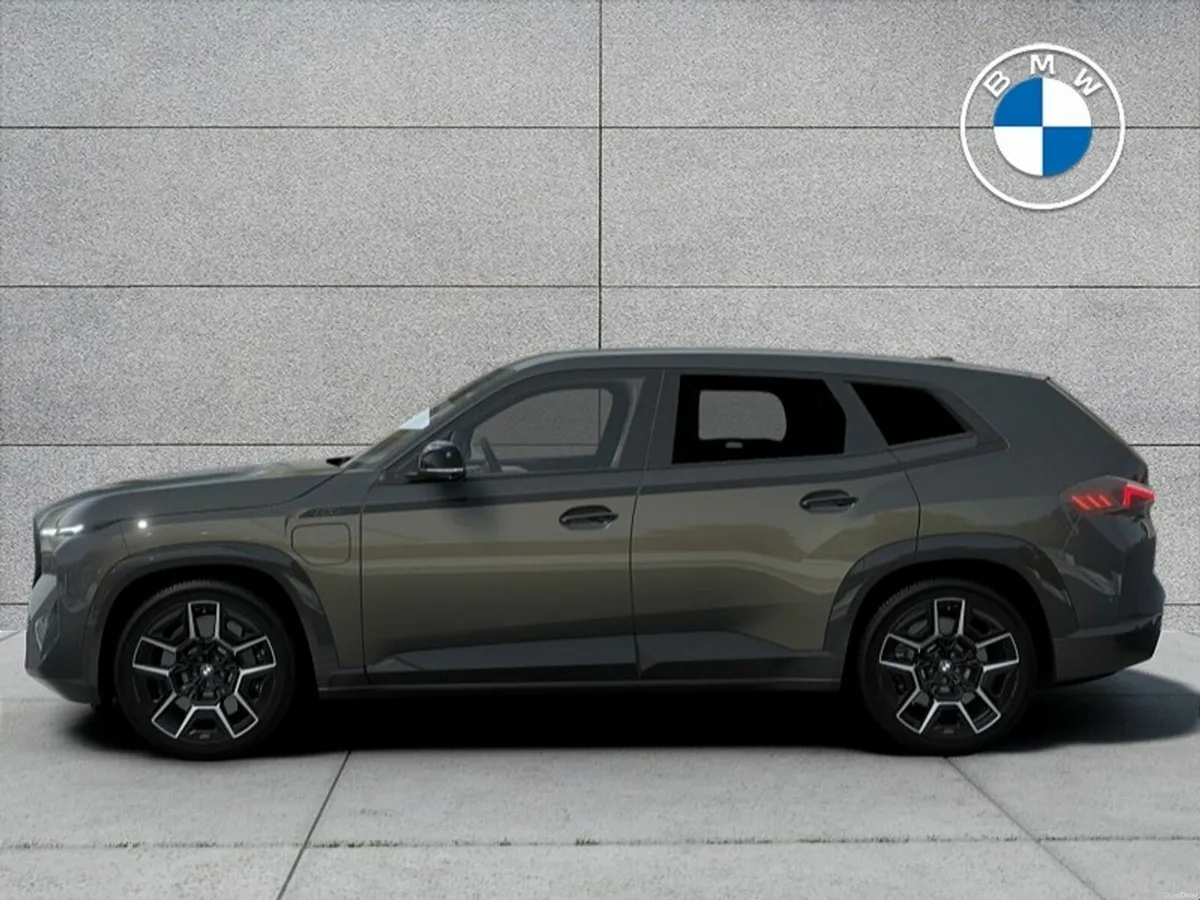 BMW XM 50e - Image 2