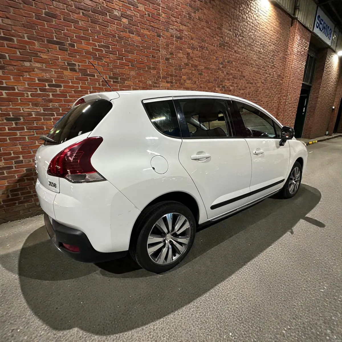 2014 Peugeot 3008 1.6 HDi Active 115BHP - Image 2