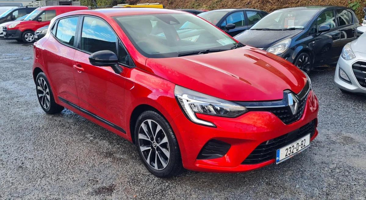 Renault Clio 2023 Automatic  TCe90 CVT - Image 1