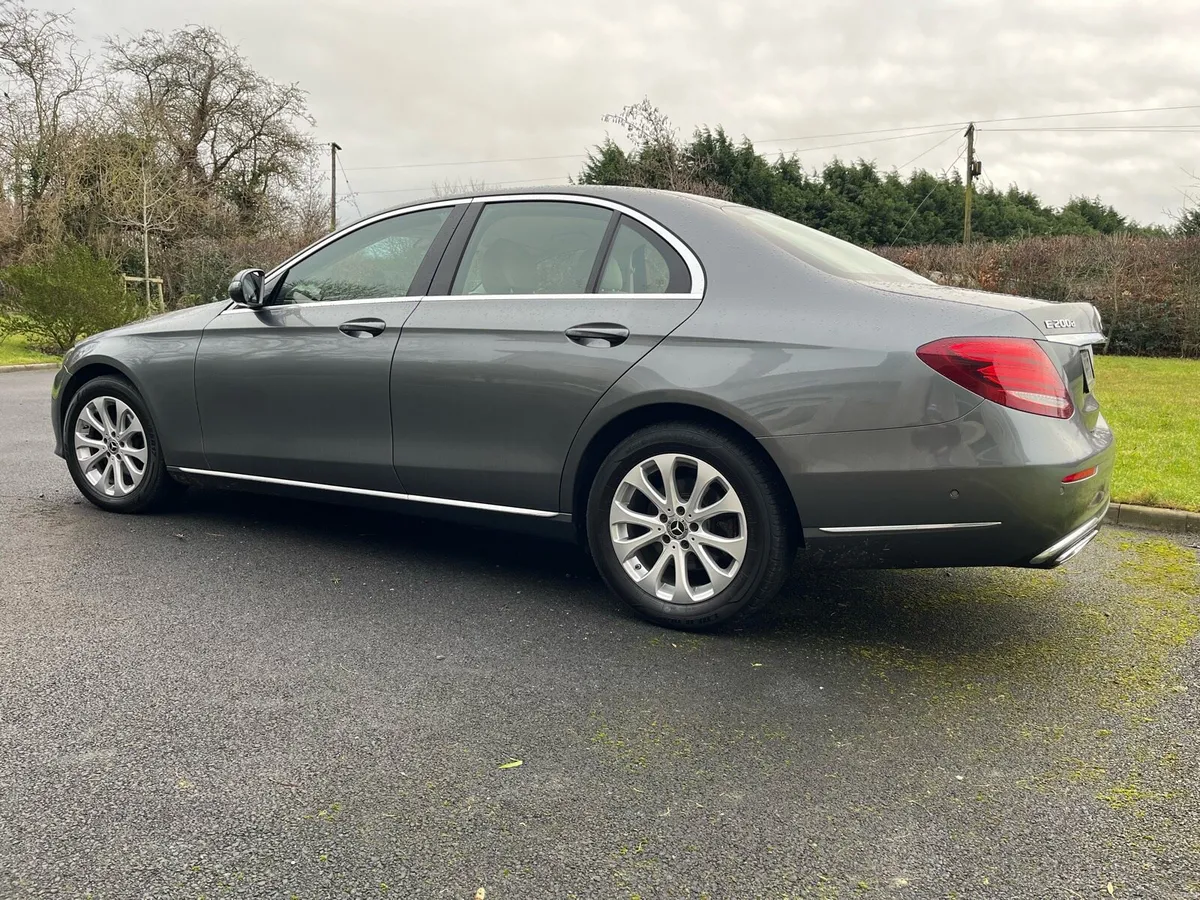 Mercedes Benz - E200 D - AVANTGARDE EXCLUSIVE - Image 3