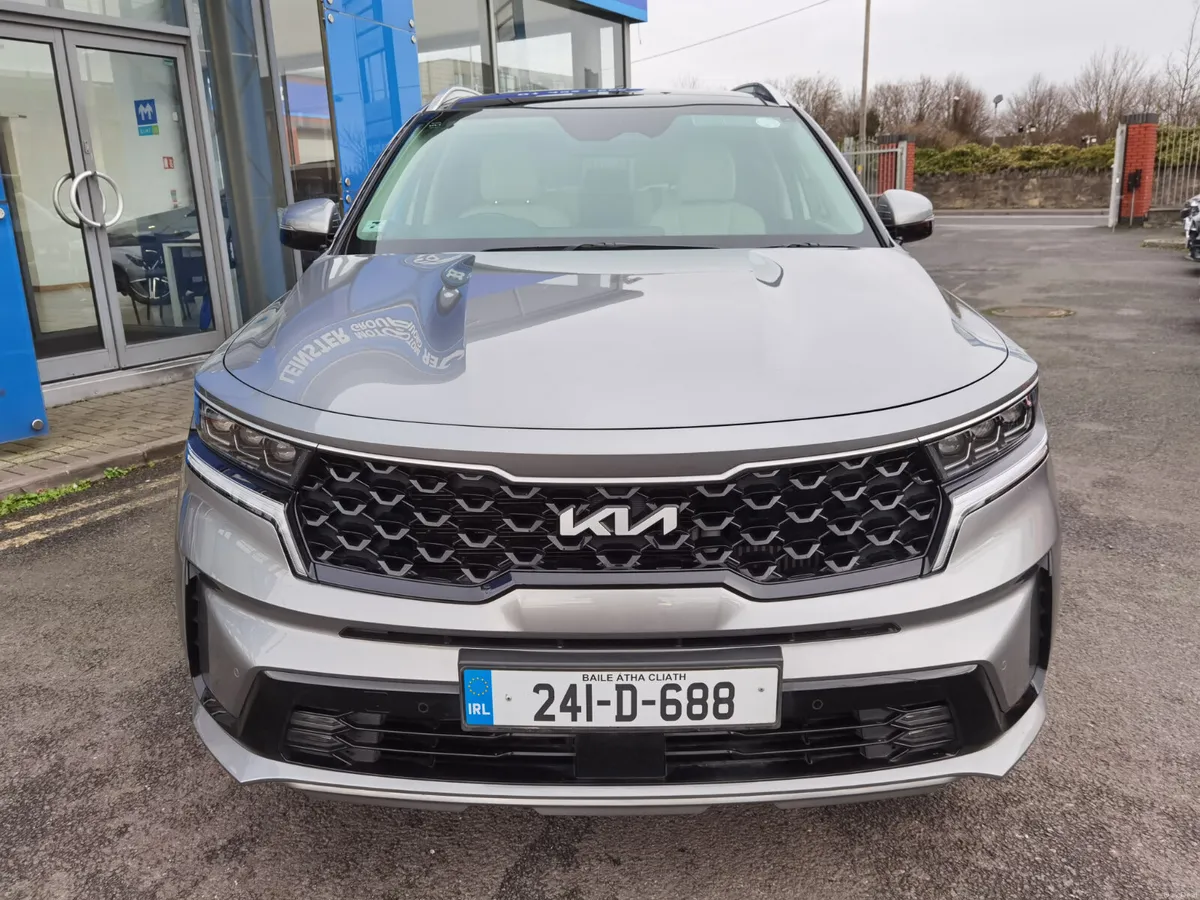KIA SORENTO 2.2  AUTO DIESEL **SUNROOF + 7 SEATS** - Image 3