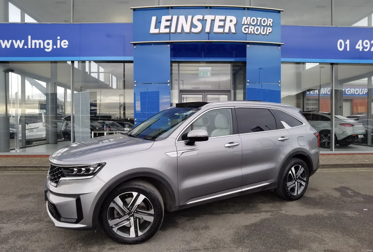 KIA SORENTO 2.2  AUTO DIESEL **SUNROOF + 7 SEATS** - Image 1