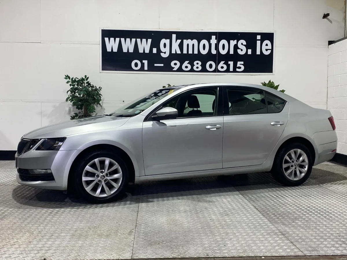 Skoda Octavia 2019//AUTO//DIESEL//LOW KLMS/// - Image 3
