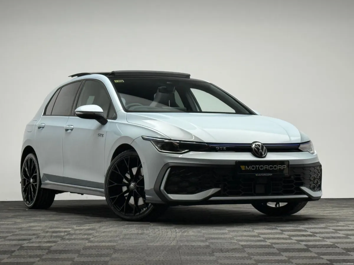 Volkswagen Golf GTE 1.5 PHEV 272HP DSG *PAN ROOF* - Image 1