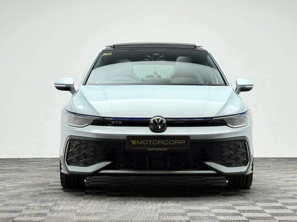 Volkswagen Golf GTE 1.5 PHEV 272HP DSG *PAN ROOF* - Image 2