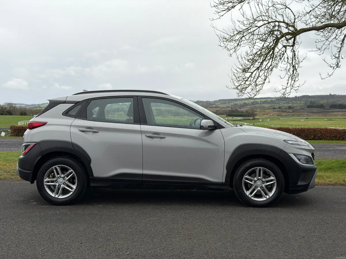Hyundai KONA 2023 Comfort Low Mileage - Image 3