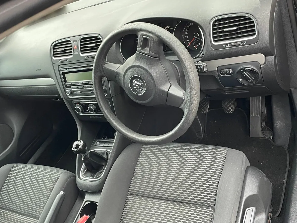 Volkswagen Golf 2010 - Image 4