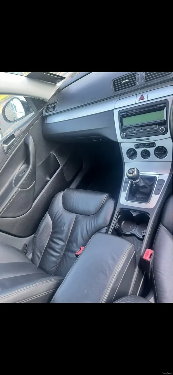 Volkswagen Passat - Image 4