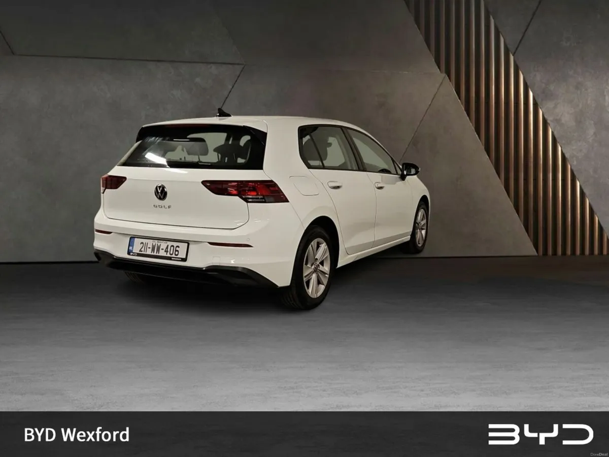 Volkswagen Golf 2.0 TDI 115HP Life - Image 4