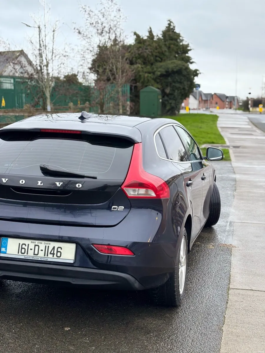 VOLVO V40 D2 SE - Image 4