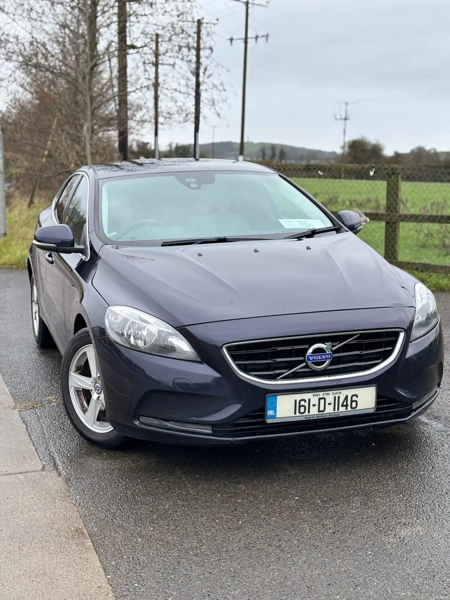 VOLVO V40 D2 SE - Image 1