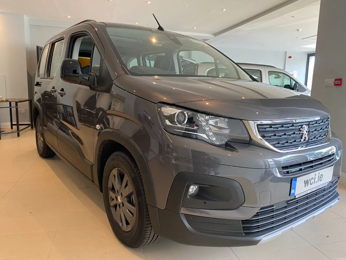 Wheelchair Taxi Peugeot Rifter 2021 - Image 3