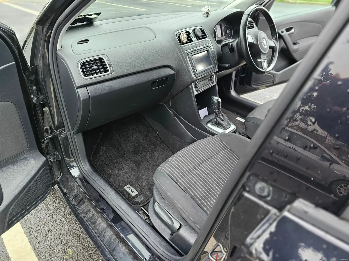 Volkswagen Polo  Automatic 2012 - Image 3