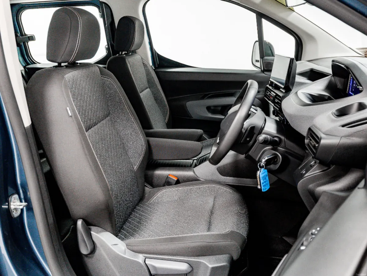 Peugeot Rifter E-Allure 50kWh Auto 136HP - 7 Seats - Image 3