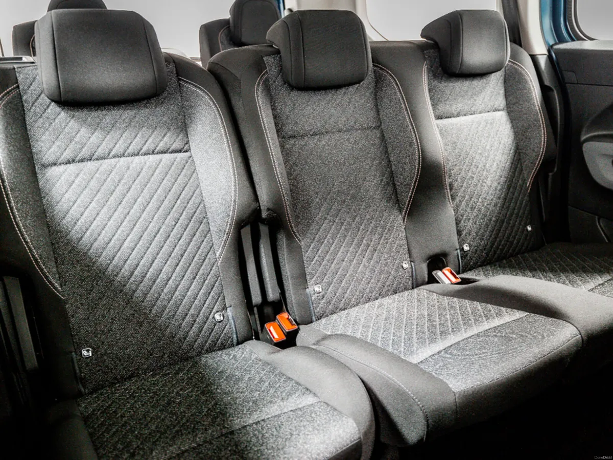 Peugeot Rifter E-Allure 50kWh Auto 136HP - 7 Seats - Image 4