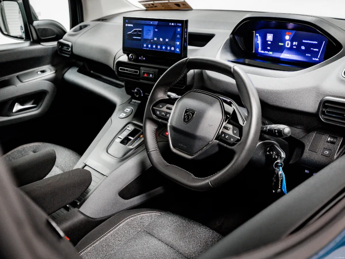 Peugeot Rifter E-Allure 50kWh Auto 136HP - 7 Seats - Image 2