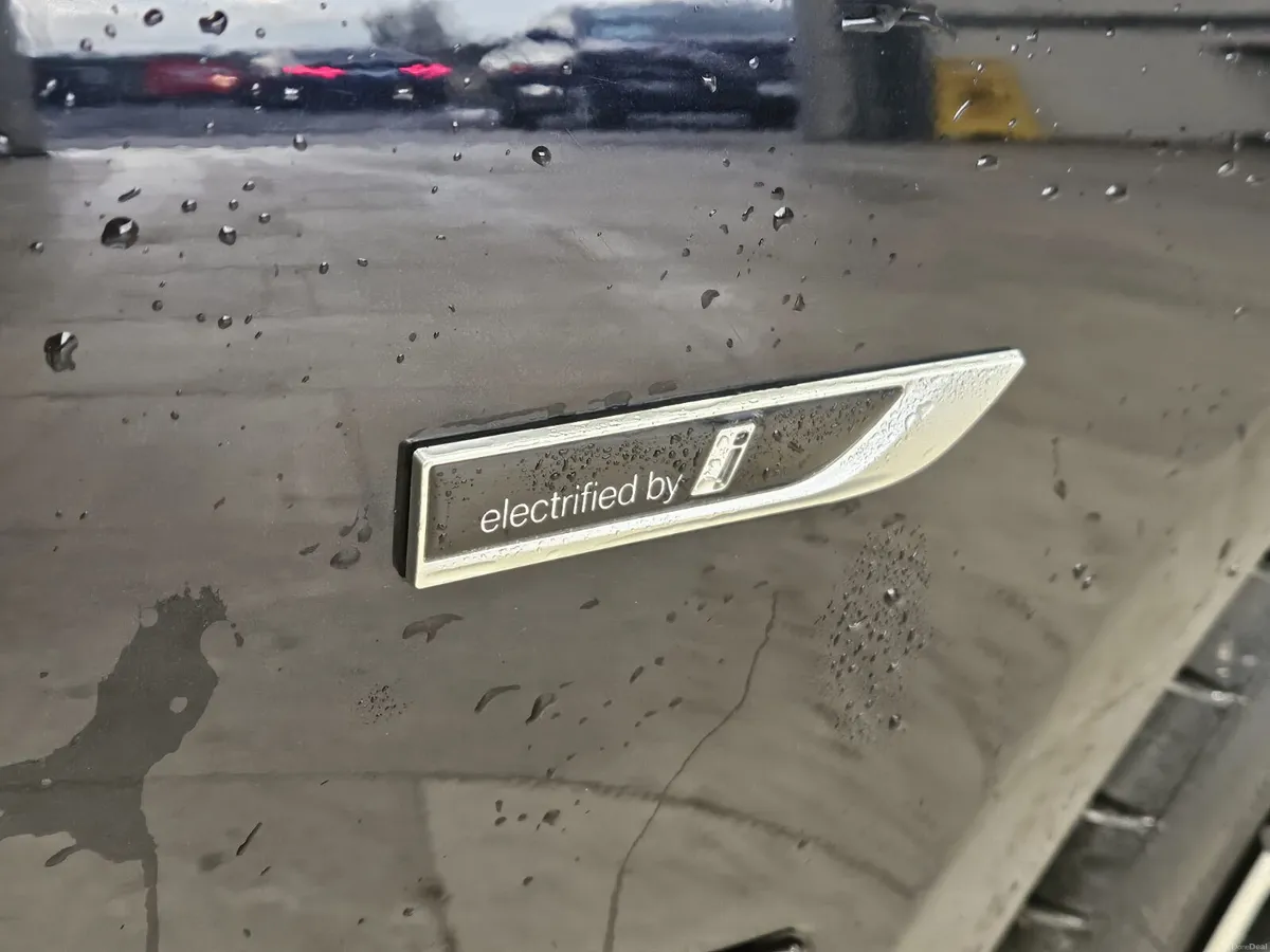 23 BMW 530 e M-SPORT TOURING X-DRIVE (AWD) HYBRID - Image 2