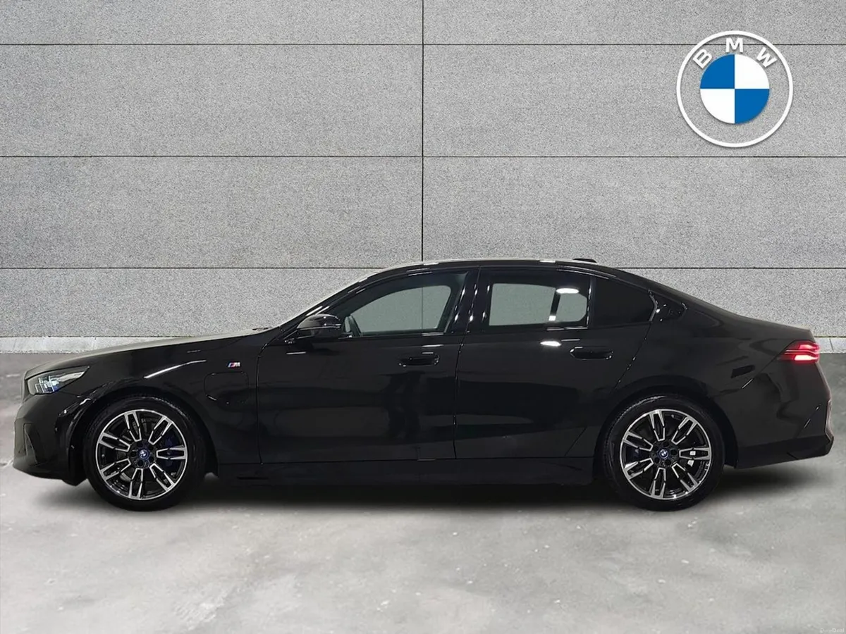 BMW 5-Series 530e M Sport Saloon - Image 3