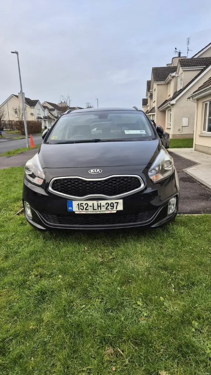 Kia Carens 2015 NCT Expiry 08/2027 - Image 1