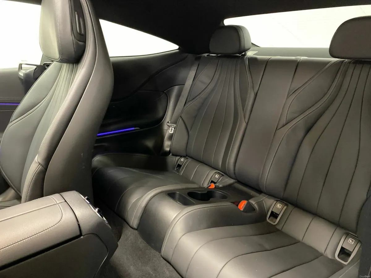 Mercedes-Benz CLE CLE 300e AMG Line Premium - Image 4