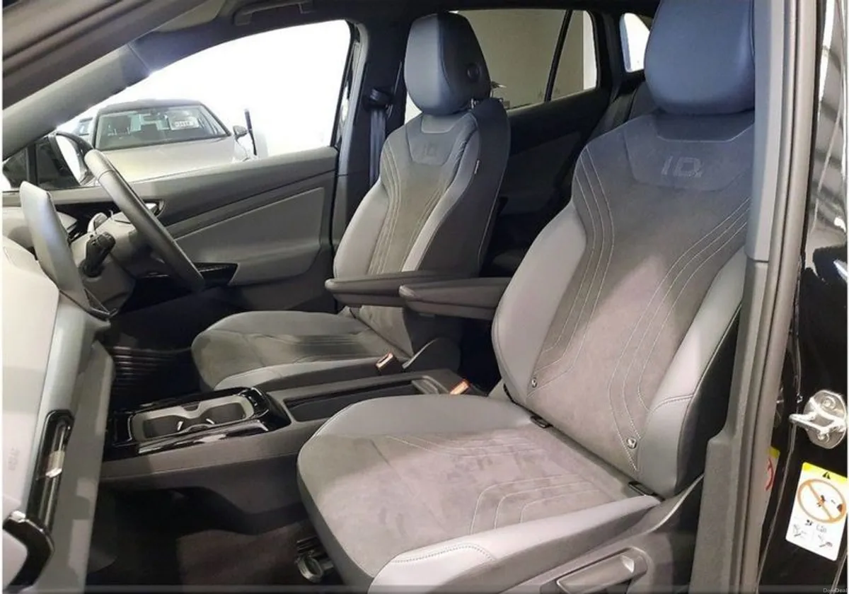 2025 Volkswagen Id.4 Pro Plus 77KWH - Image 4