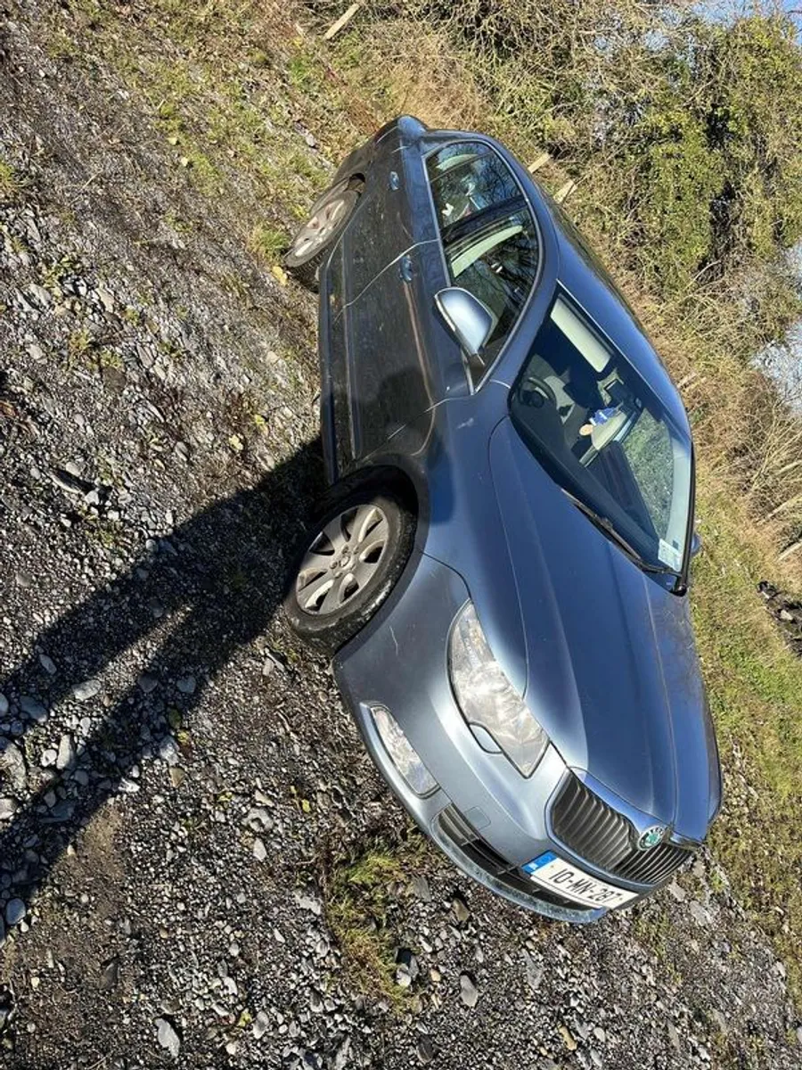 2010 Skoda Superb - Image 1