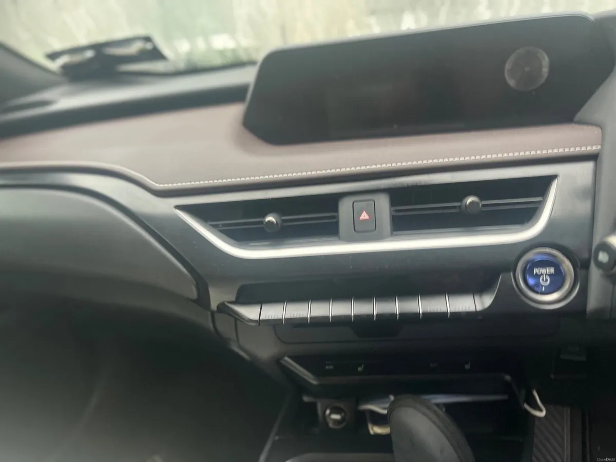 Lexus UX 2020 - Image 1