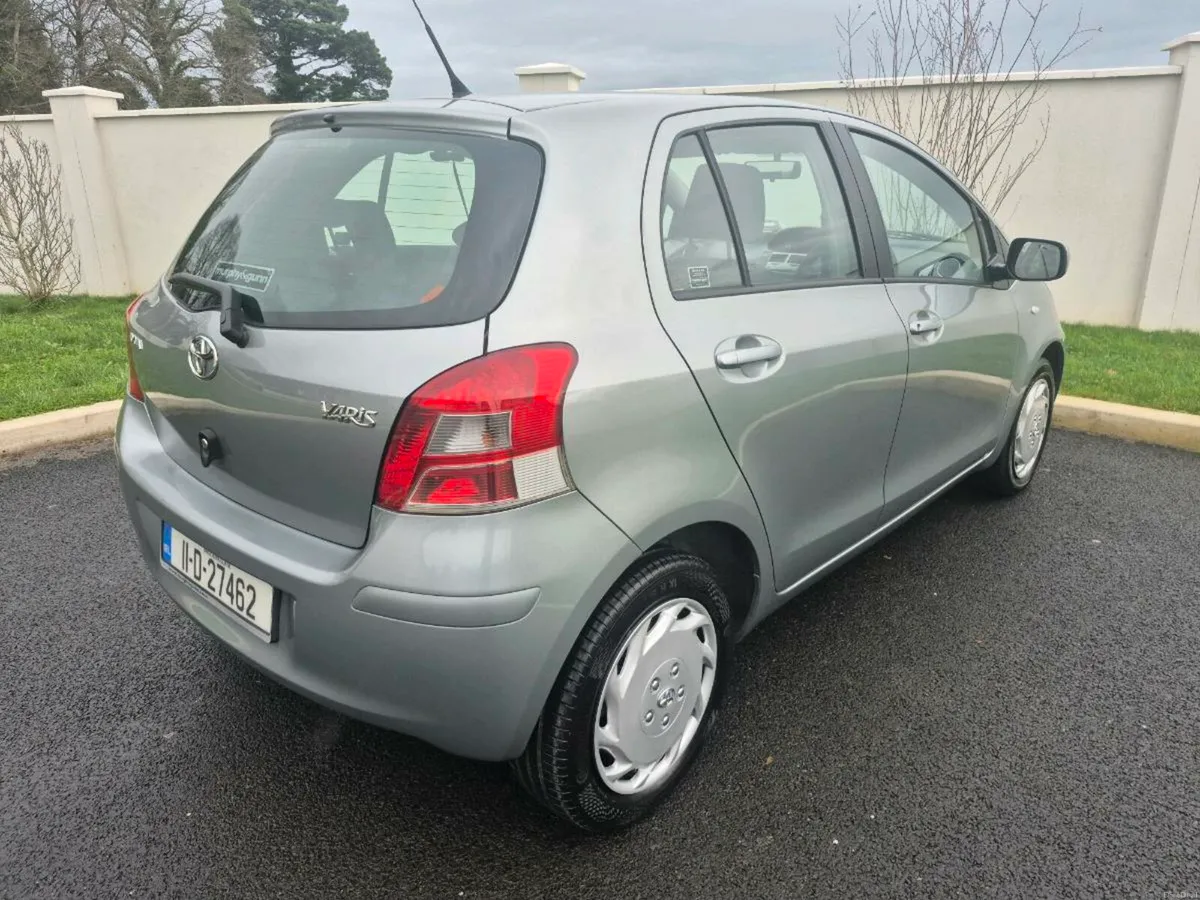 TOYOTA YARIS AUTOMATIC**ONLY 39,000mls**LIKE NEW** - Image 4