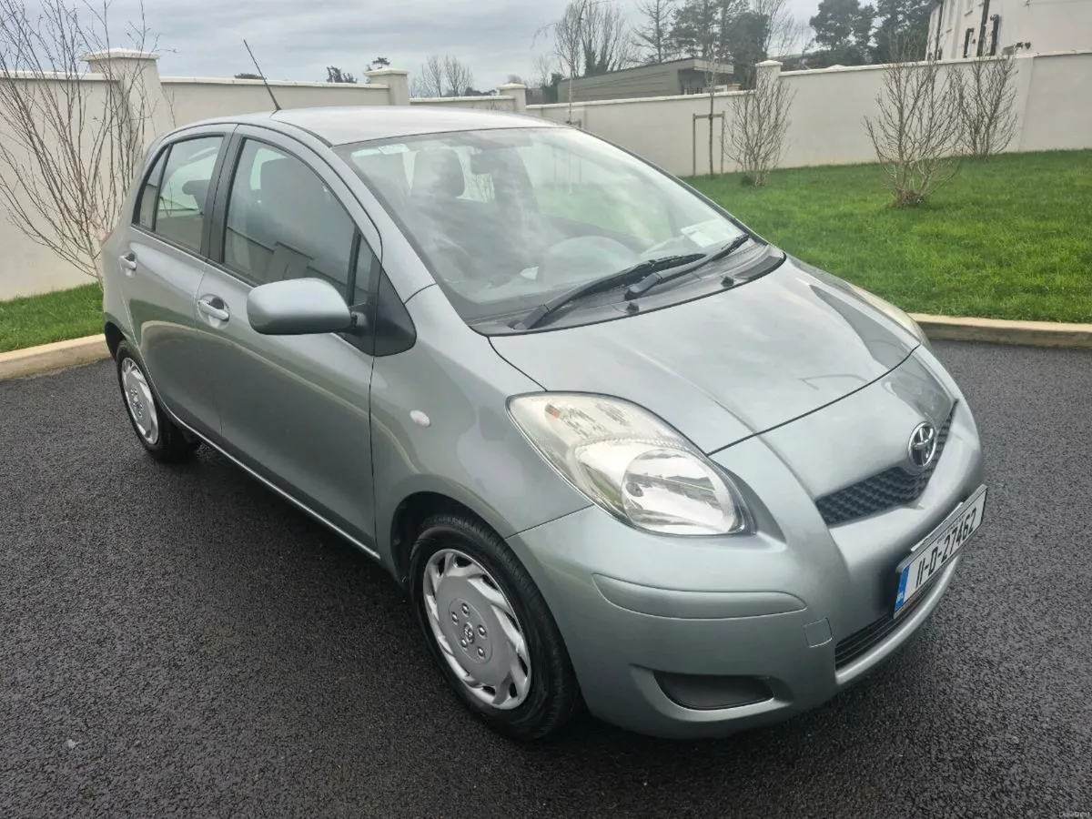TOYOTA YARIS AUTOMATIC**ONLY 39,000mls**LIKE NEW** - Image 1