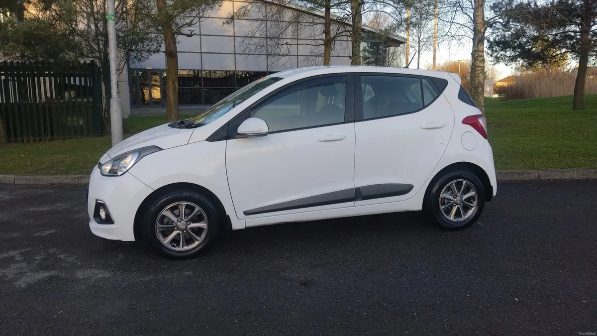 Hyundai i10 Deluxe. Very Low Mileage. Long NCT - Image 4