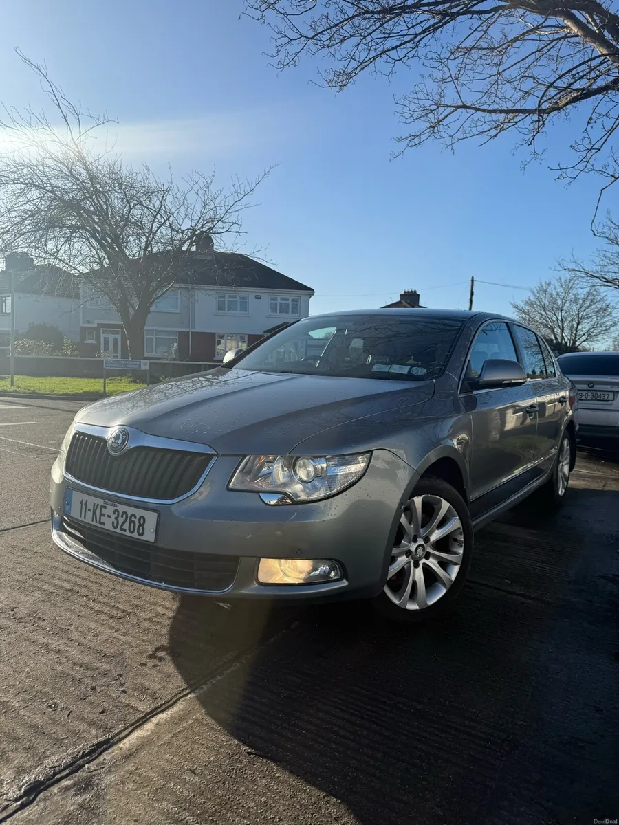 SKODA SUPERB ELEGANCE 2.0 TDI 2011 - Image 2