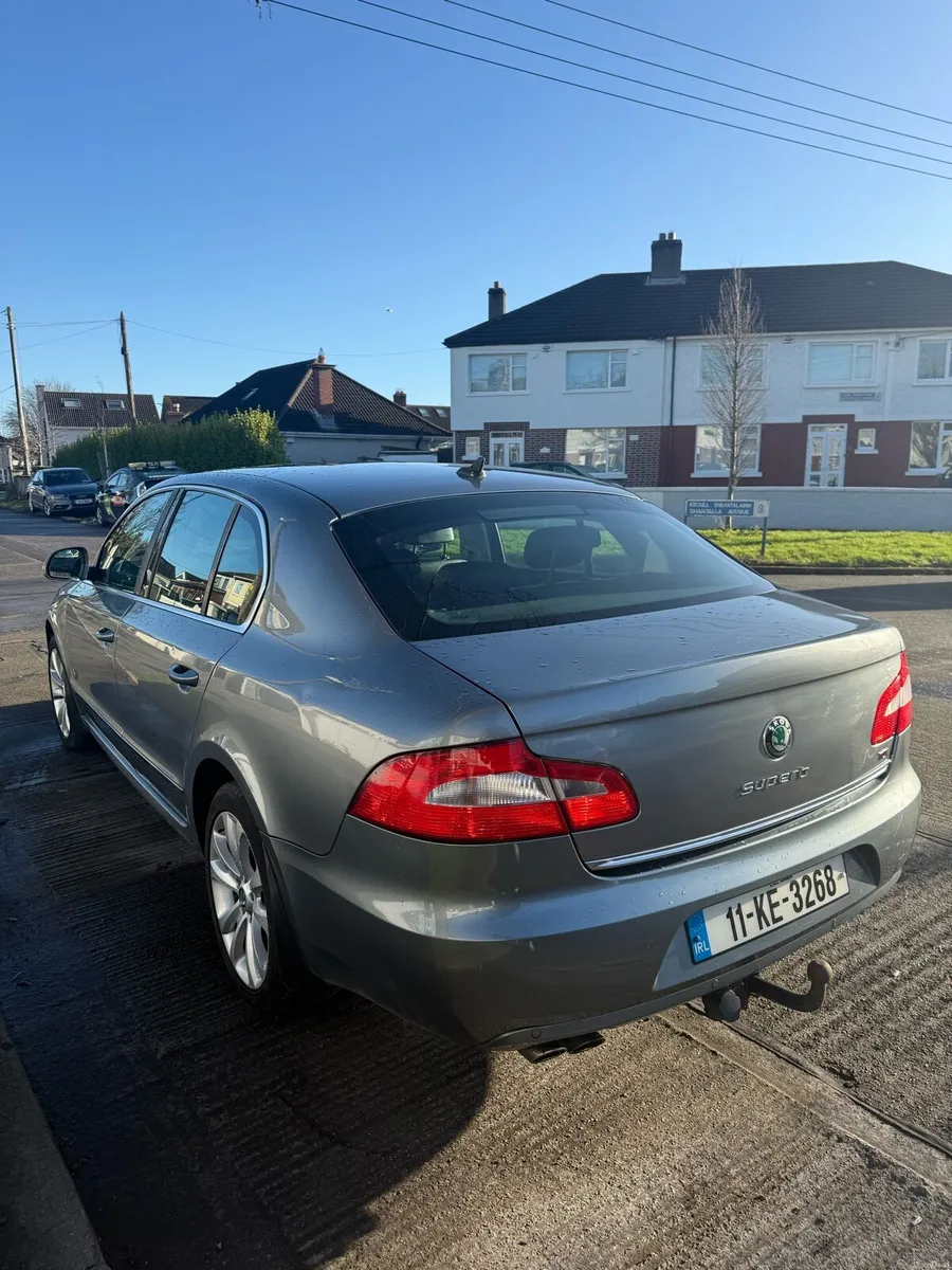 SKODA SUPERB ELEGANCE 2.0 TDI 2011 - Image 3
